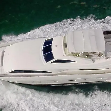 船上ホテル Ferretti Flybridge Gulluk